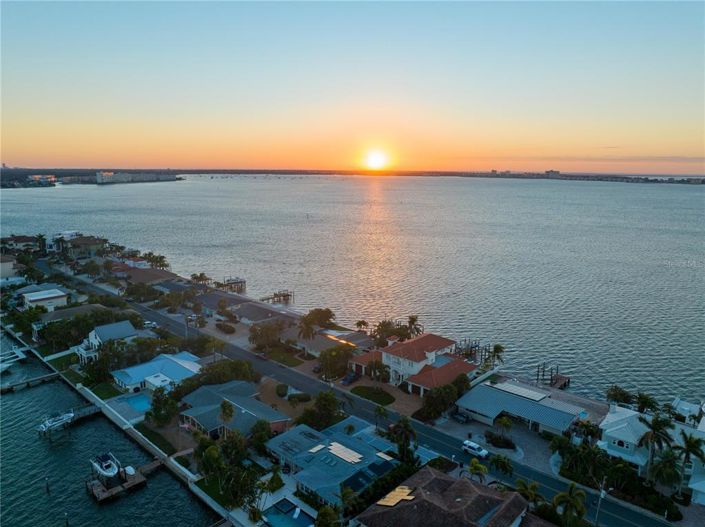 Image No.57-4 Bed Property for sale