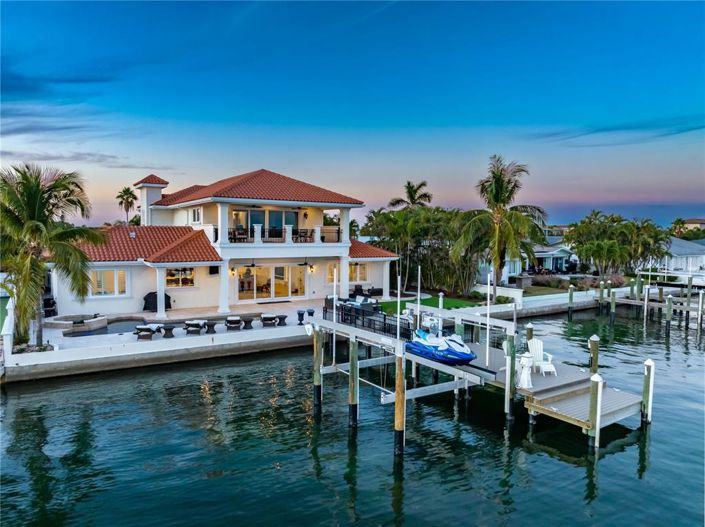 Image No.62-4 Bed Property for sale