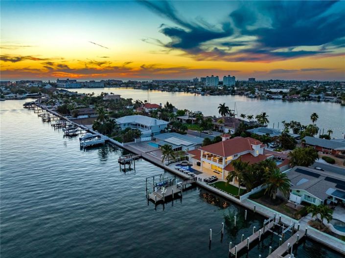 Image No.65-4 Bed Property for sale