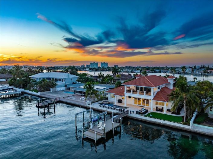 Image No.67-4 Bed Property for sale