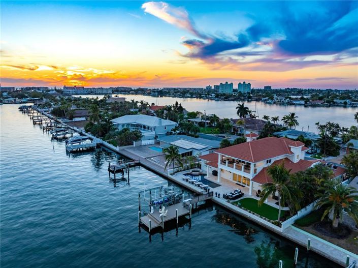 Image No.70-4 Bed Property for sale