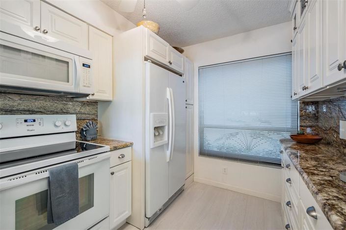 Image No.10-2 Bed Property for sale