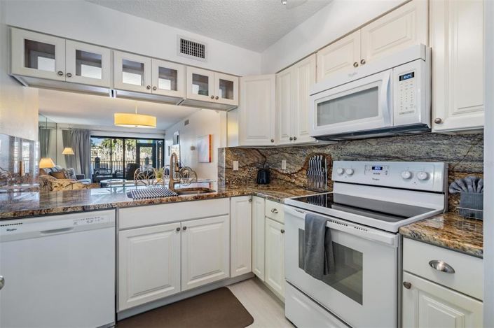 Image No.8-2 Bed Property for sale