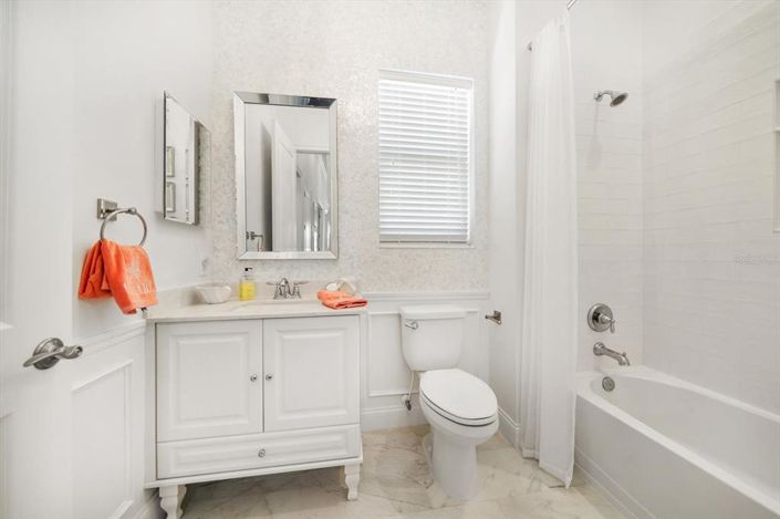 Image No.20-3 Bed Property for sale