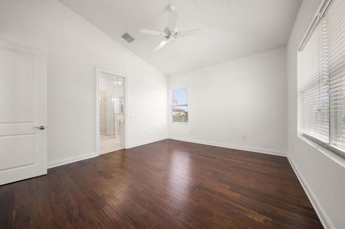 Image No.28-3 Bed Property for sale