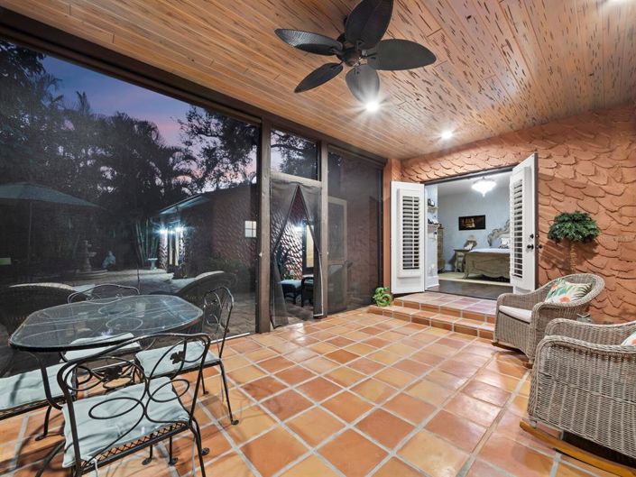 Image No.12-3 Bed Property for sale