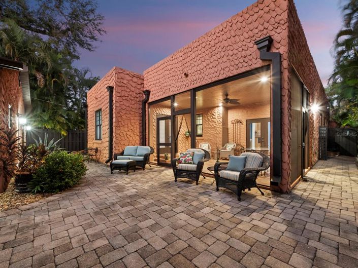 Image No.27-3 Bed Property for sale