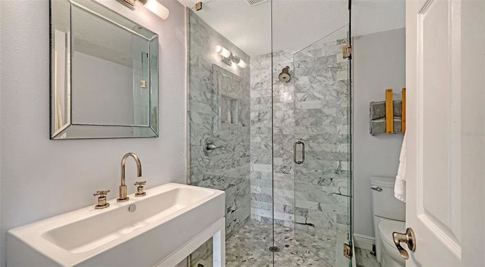 Image No.17-4 Bed Property for sale