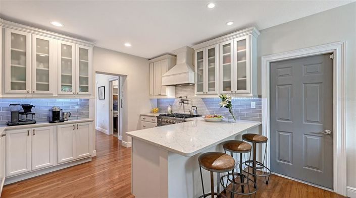 Image No.5-4 Bed Property for sale