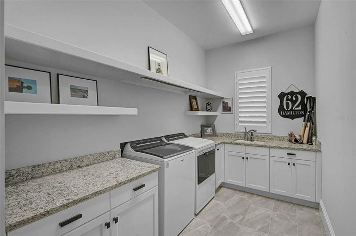 Image No.24-5 Bed Property for sale