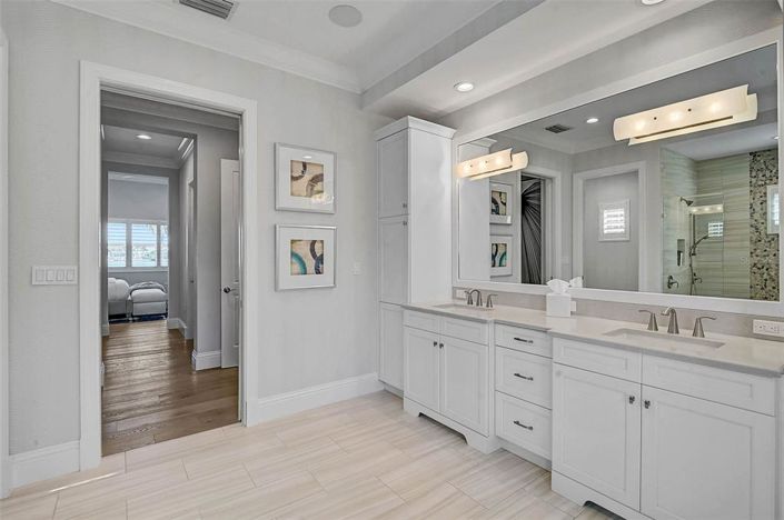 Image No.34-5 Bed Property for sale