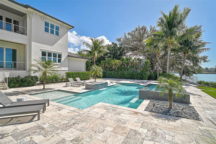 Image No.62-5 Bed Property for sale