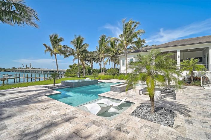 Image No.64-5 Bed Property for sale