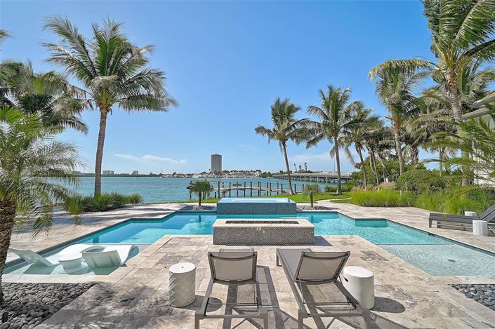 Image No.65-5 Bed Property for sale