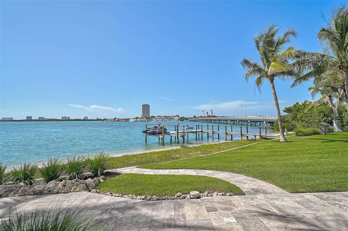 Image No.66-5 Bed Property for sale