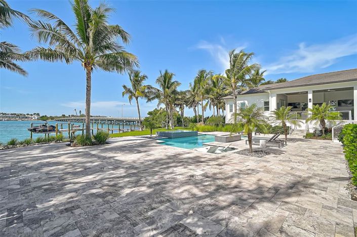 Image No.70-5 Bed Property for sale