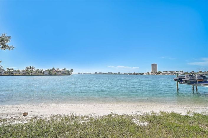 Image No.76-5 Bed Property for sale