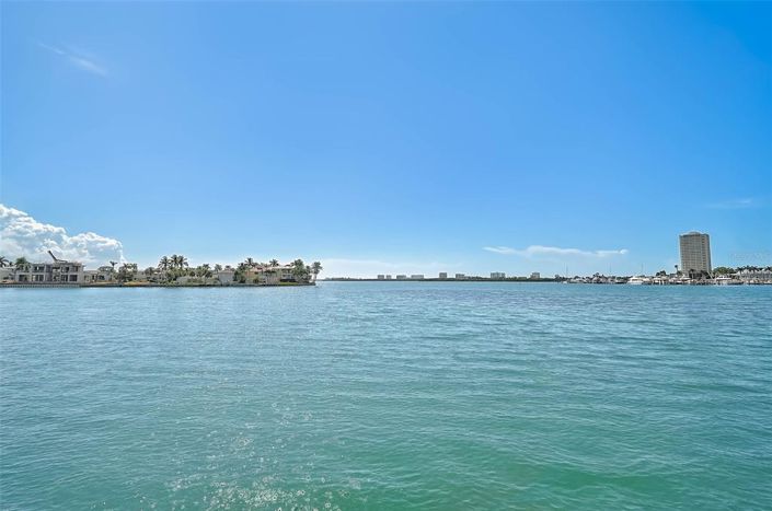 Image No.81-5 Bed Property for sale