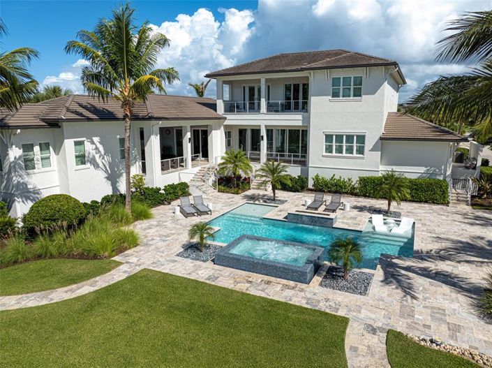 Image No.85-5 Bed Property for sale