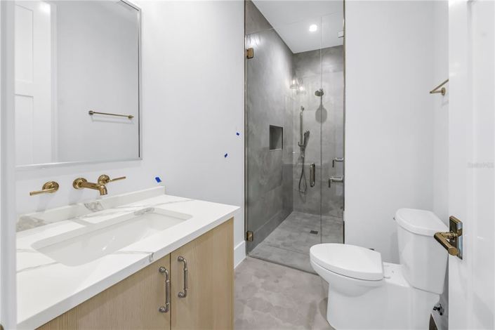 Image No.14-8 Bed Property for sale