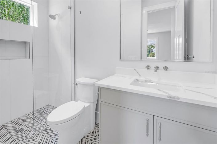 Image No.18-8 Bed Property for sale