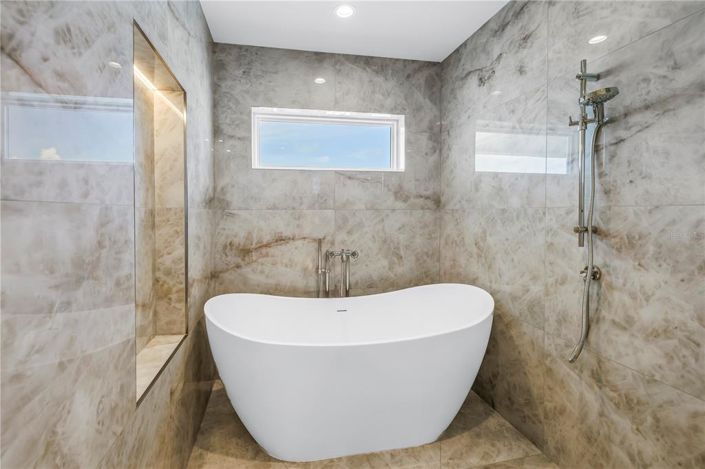 Image No.29-8 Bed Property for sale