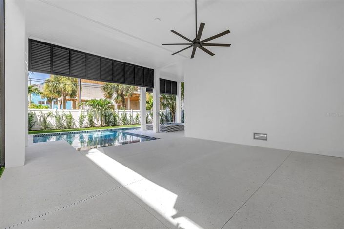 Image No.36-8 Bed Property for sale