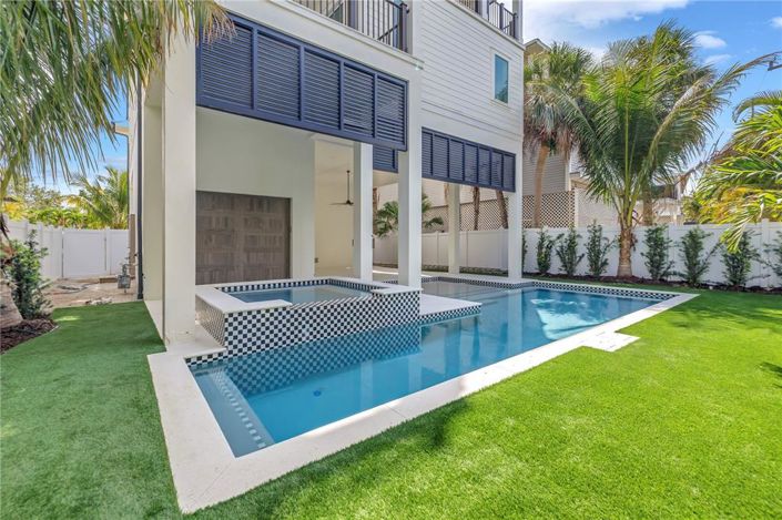 Image No.40-8 Bed Property for sale