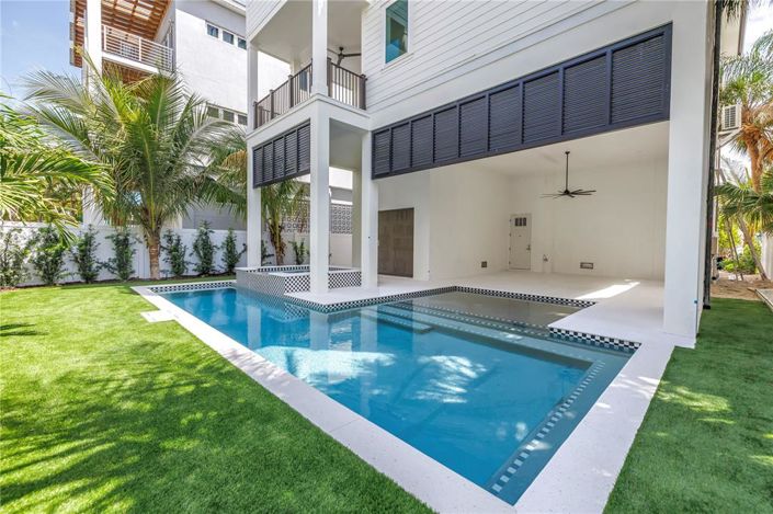 Image No.42-8 Bed Property for sale