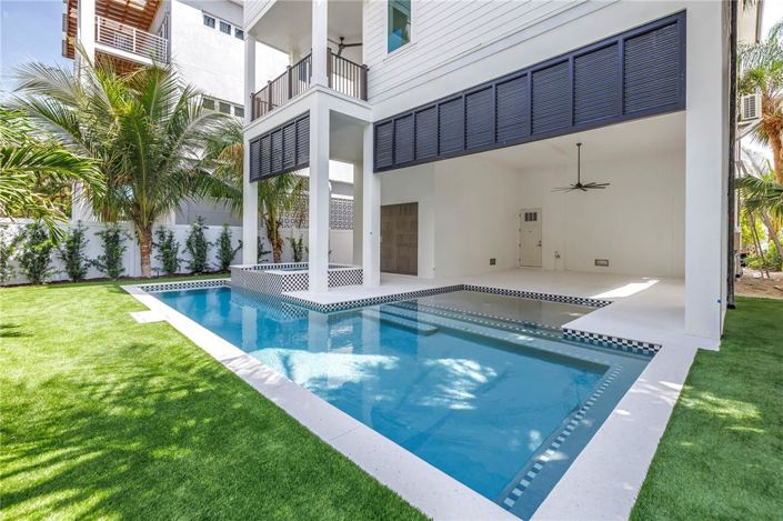 Image No.43-8 Bed Property for sale