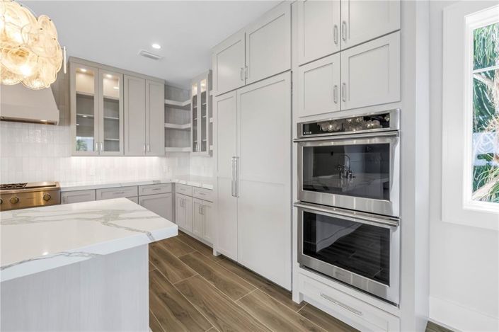 Image No.9-8 Bed Property for sale