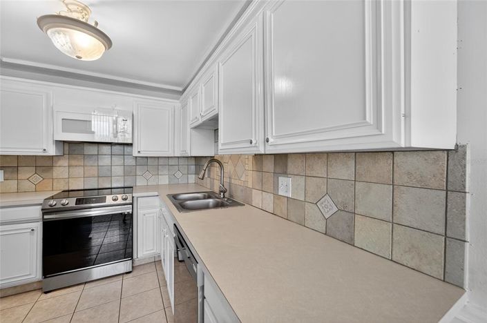 Image No.10-2 Bed Property for sale