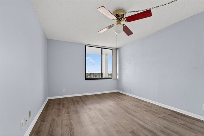 Image No.17-2 Bed Property for sale