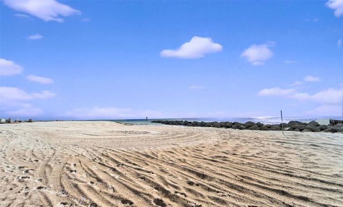 Image No.33-2 Bed Property for sale