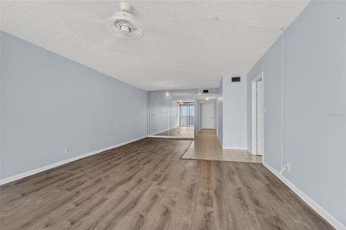 Image No.8-2 Bed Property for sale