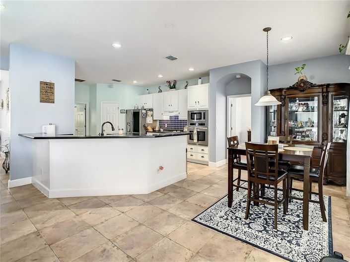 Image No.16-5 Bed Property for sale