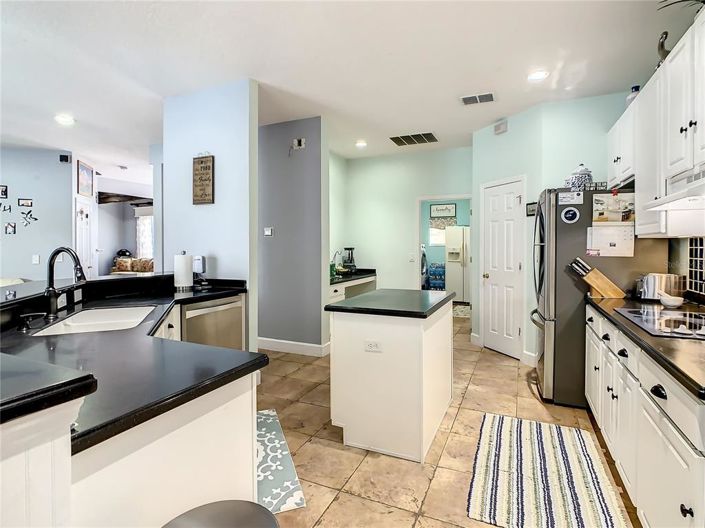 Image No.17-5 Bed Property for sale