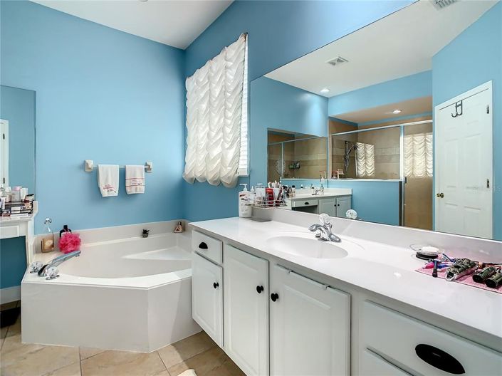 Image No.29-5 Bed Property for sale