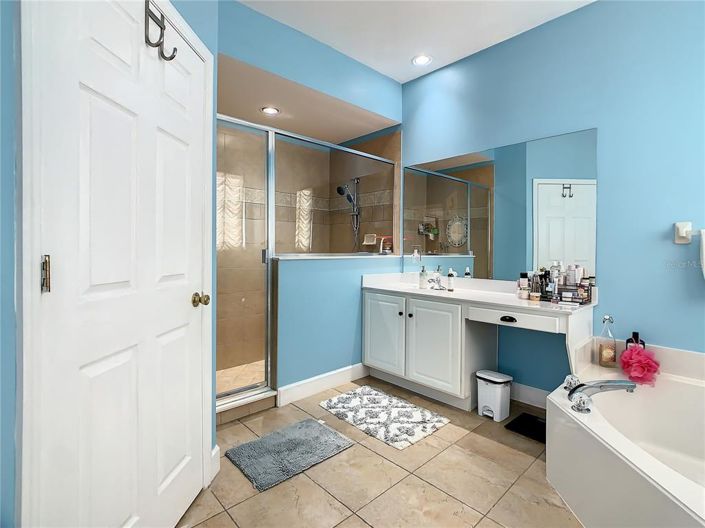 Image No.30-5 Bed Property for sale