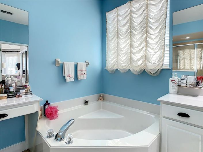 Image No.31-5 Bed Property for sale