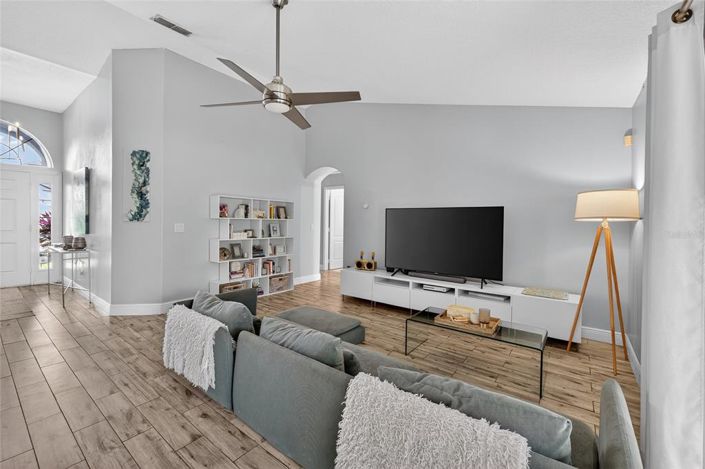 Image No.10-Propriété de 4 chambres à vendre à Davenport