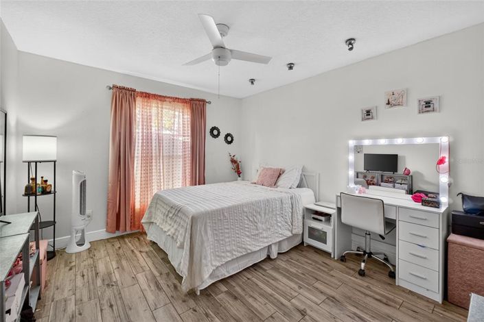 Image No.20-Propriété de 4 chambres à vendre à Davenport