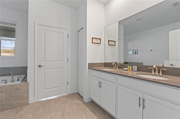 Image No.21-7 Bed Property for sale