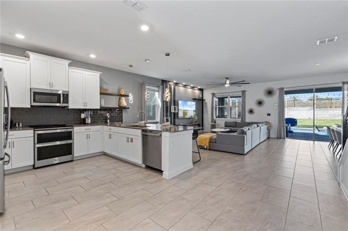 Image No.3-7 Bed Property for sale