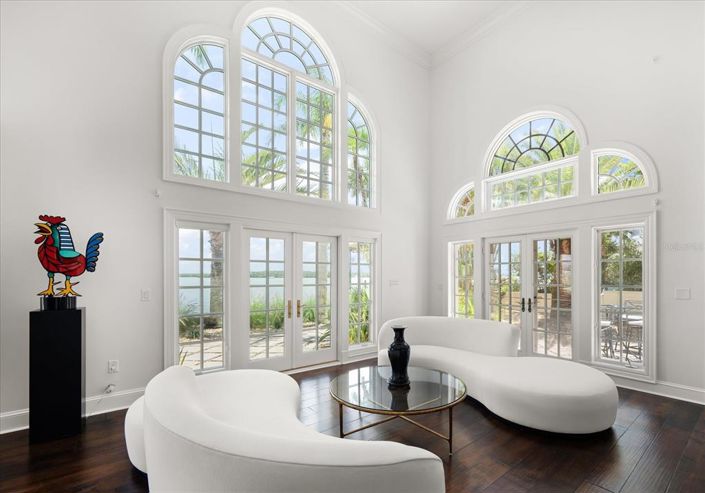 Image No.10-4 Bed Property for sale