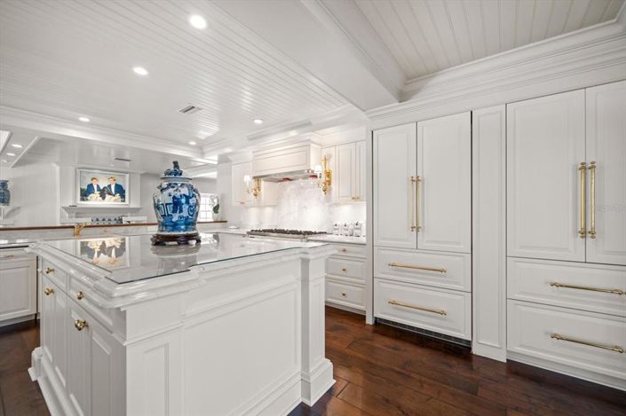 Image No.24-4 Bed Property for sale