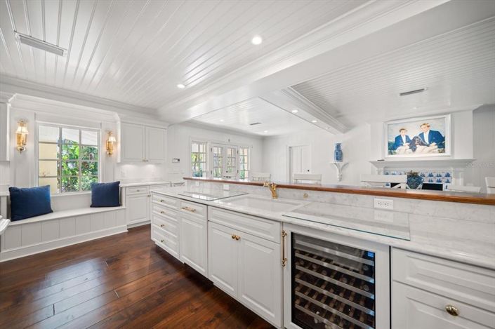 Image No.26-4 Bed Property for sale