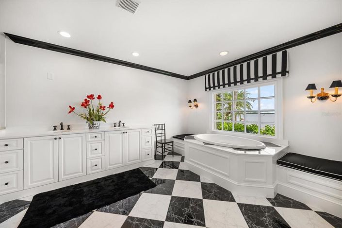 Image No.39-4 Bed Property for sale