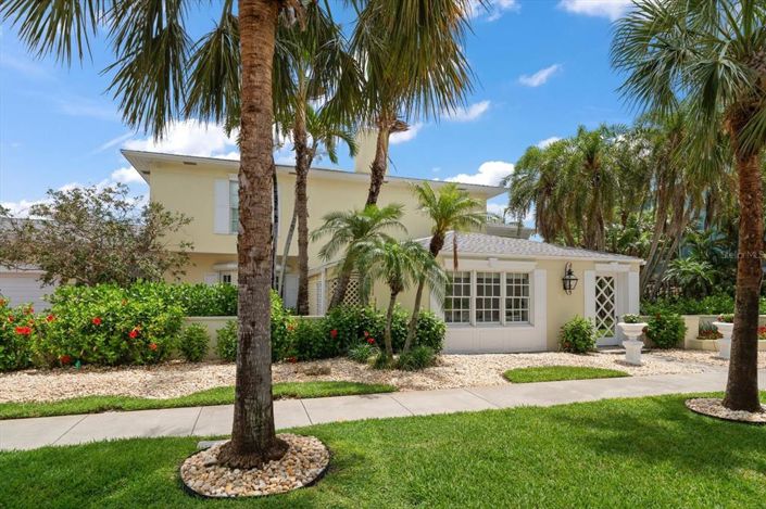 Image No.70-4 Bed Property for sale