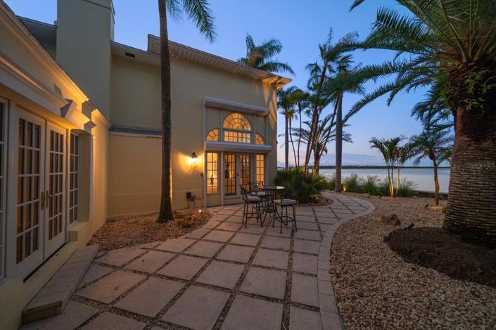 Image No.77-4 Bed Property for sale